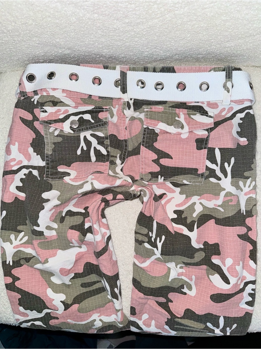 Younique Camouflage crop Capri pants NWOT belt size 9 Y2K Vintage - Picture 5 of 7